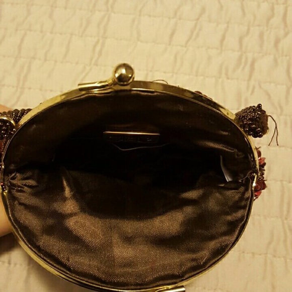 Caché- Small Sequined Wristlet - Picture 4 of 4